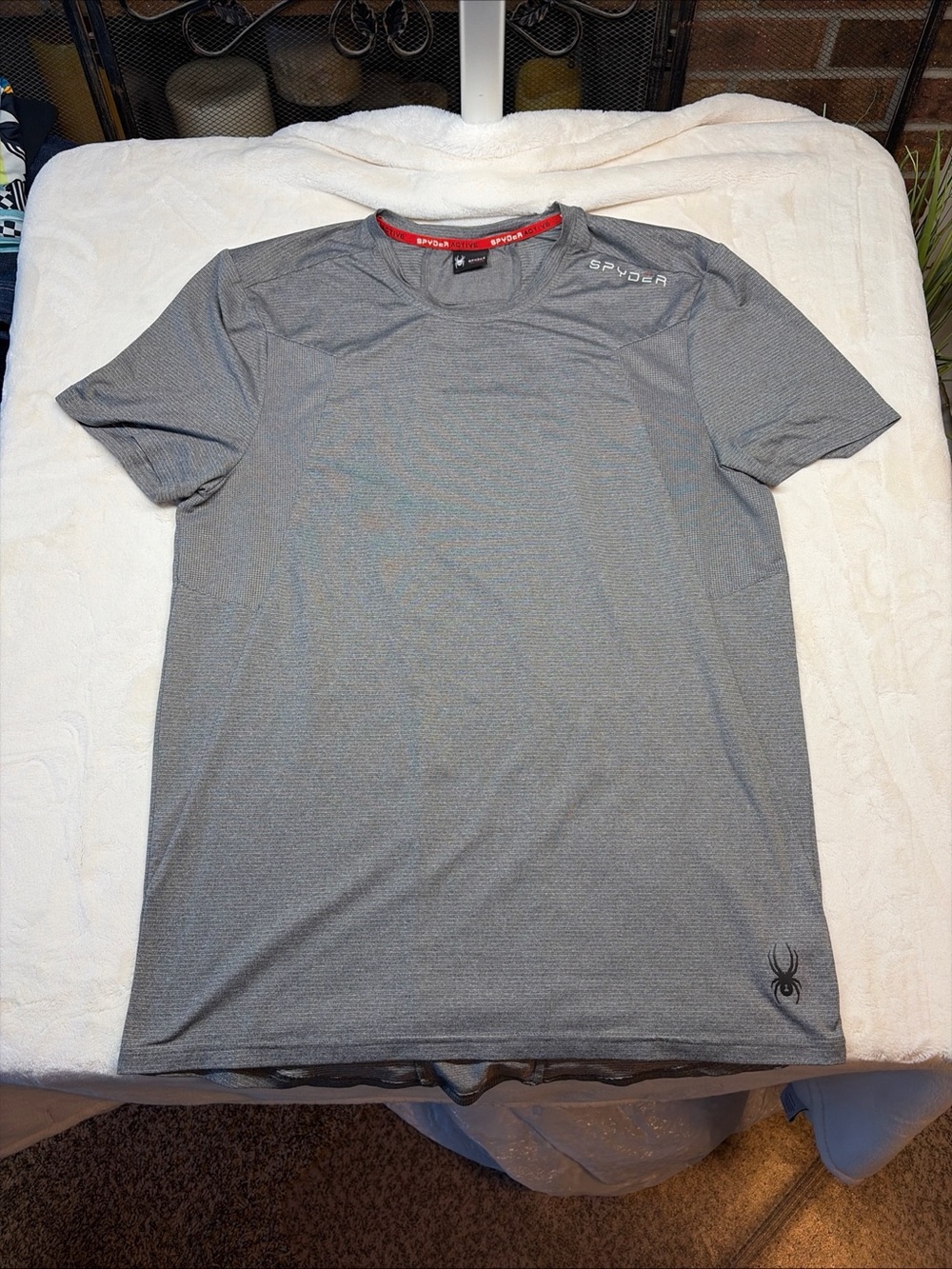 Spyder Active Sport T-Shirt Size L Short Sleeve 92/8 Poly/Spandex Blend Gray